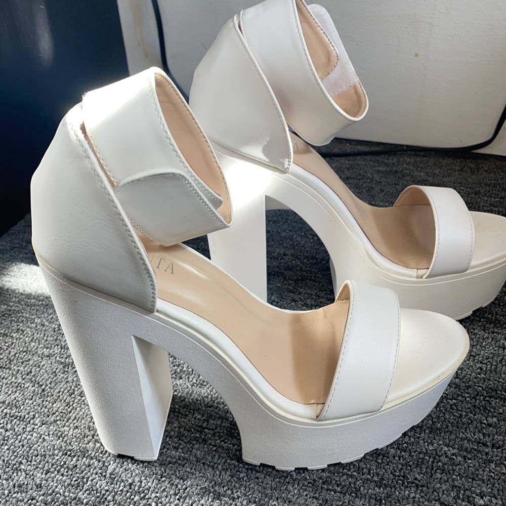Ochenta White heels